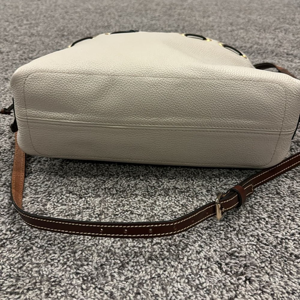 NWT Dooney & Bourke cream and brown leather purse. - Picture 5 of 9